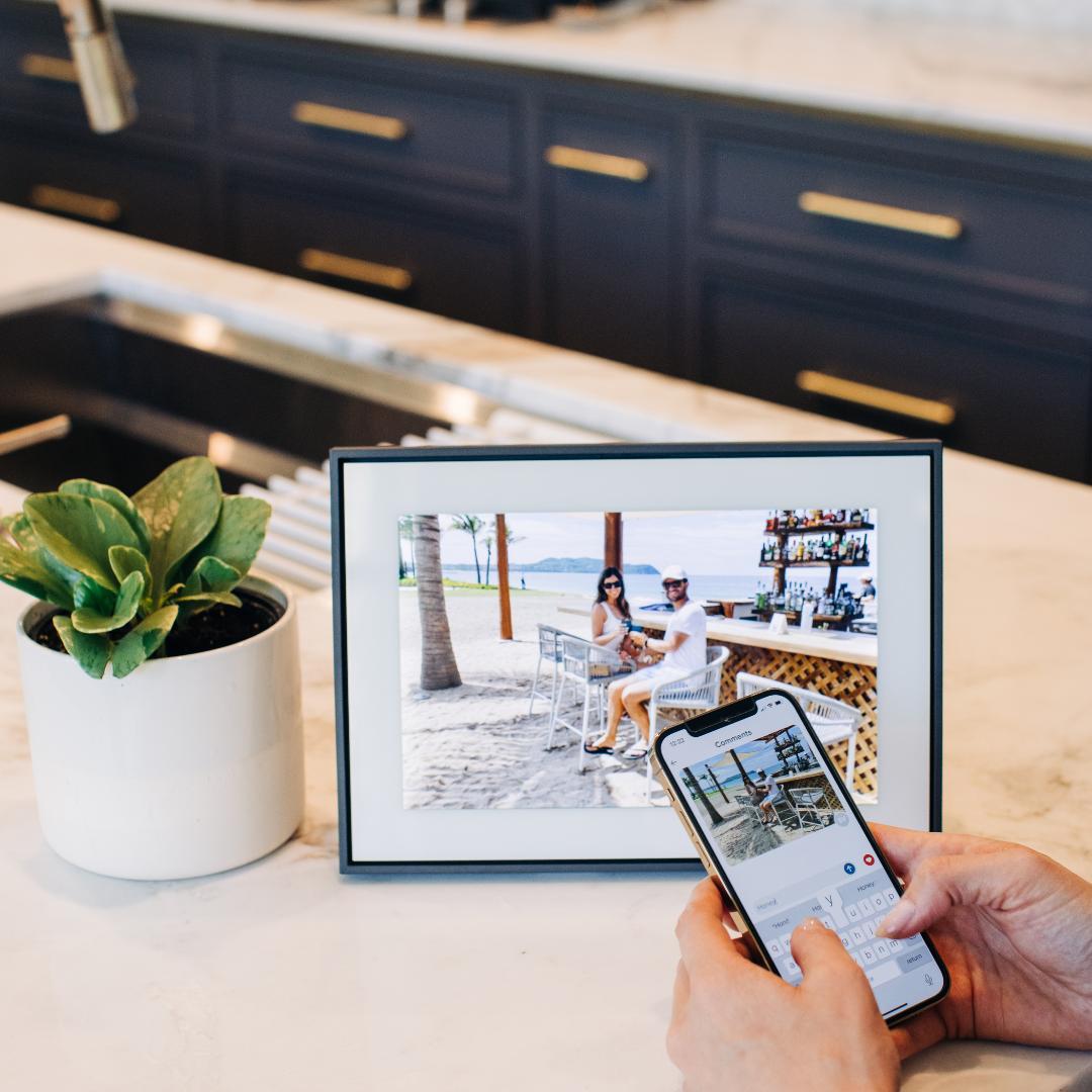 Loop Digital Photo Frame