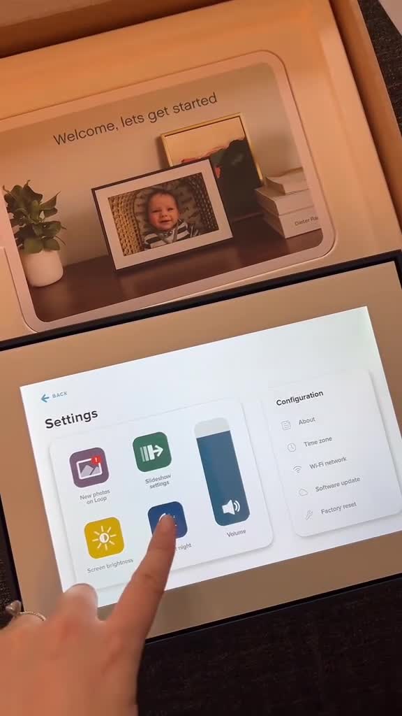 Loop Digital Photo Frame